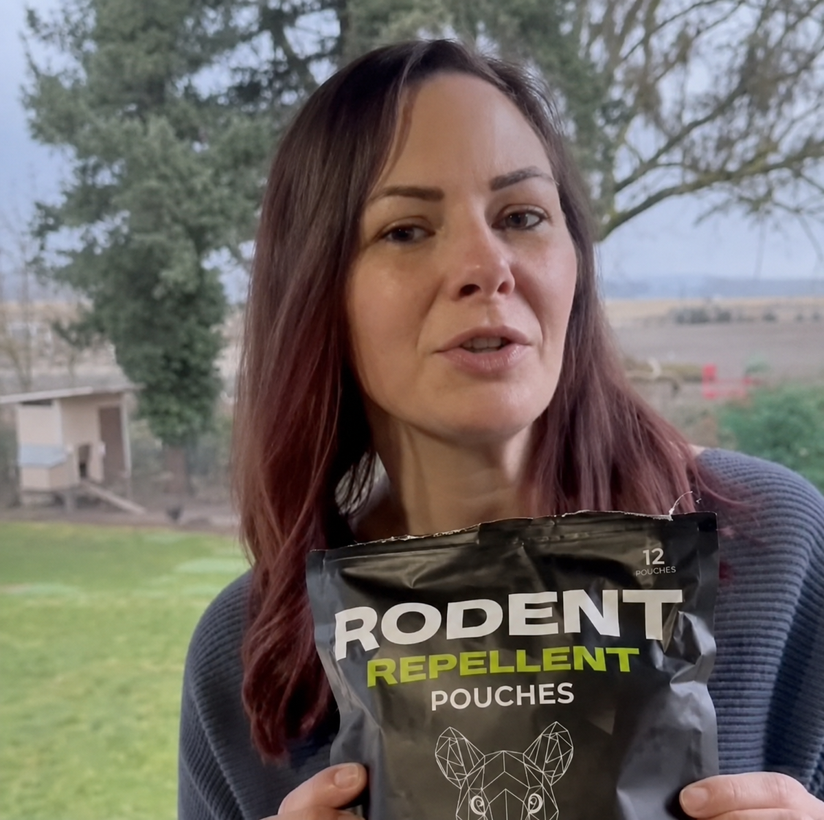 Customer review holding Lovevel Rodent Repellent Pouches